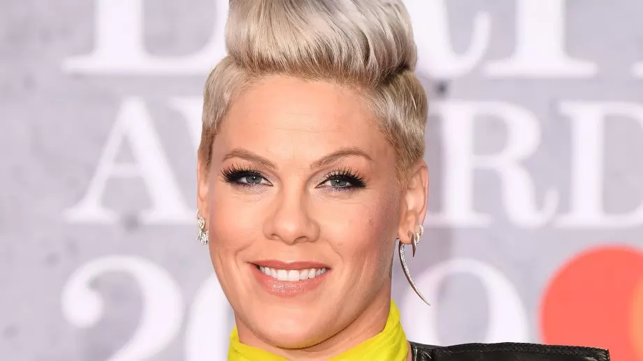 Пинк показа супер тяло по бански (СНИМКА)