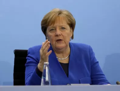 Меркел: Да приемем спасителния пакет до края на юли 