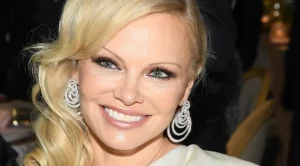 Изненада! Памела Андерсън се омъжи за 74-годишен