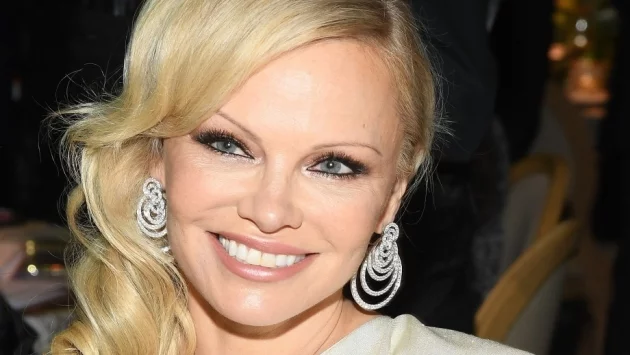 Изненада! Памела Андерсън се омъжи за 74-годишен