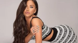 Гери-Никол показа гаджето си (снимки)