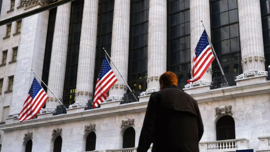 First Republic Bank спешно търси купувач 