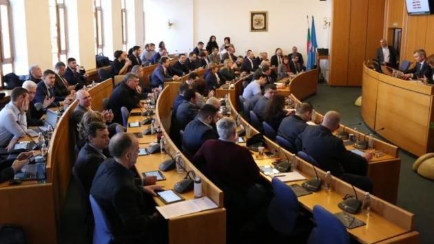 ВИДЕО: Маневрите на ГЕРБ и ВМРО да опазят парите от директорски бордове на общински съветници в София