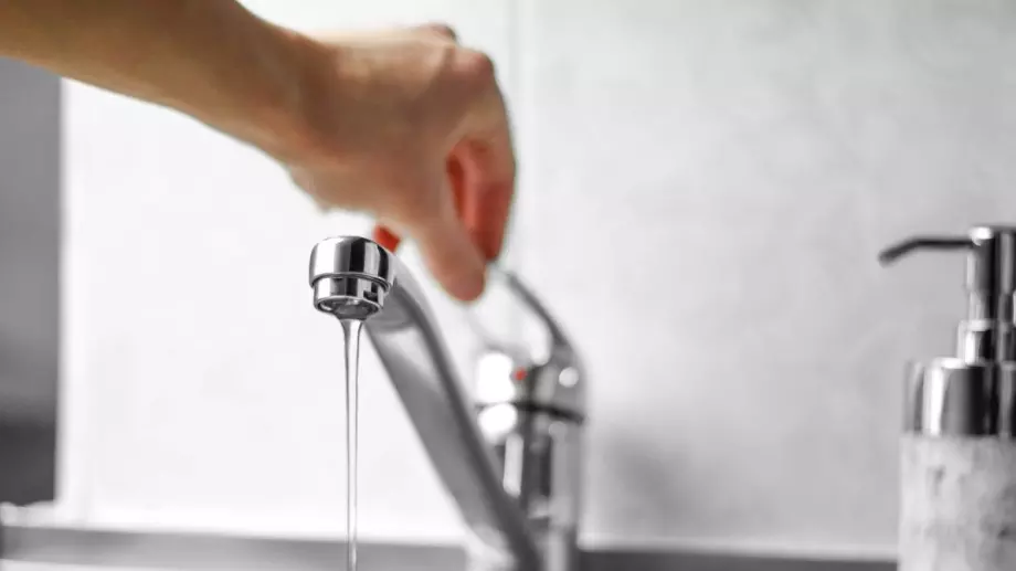 Виц на деня: На лекар му се запушила мивката часове преди Нова година 