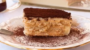 Бисквитена торта с ванилов крем