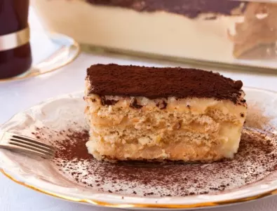 Бисквитена торта с маскарпоне и шоколад, която се топи в устата - ето как да си я направите у дома