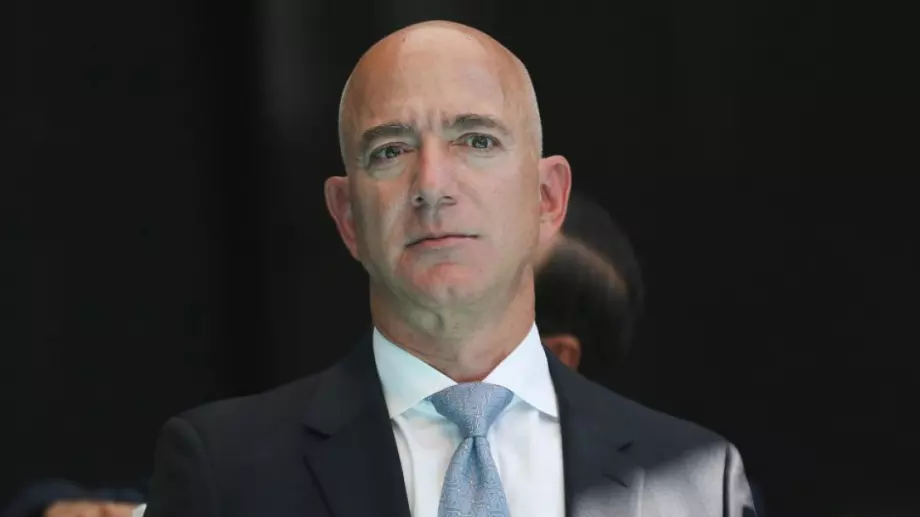 Джеф Безос си купи суперяхта с хеликоптерна площадка на борда