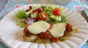 Пиле с доматен сос  и моцарела