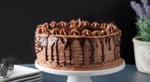 Най-лесният летен десерт: Шоколадова торта с кефир