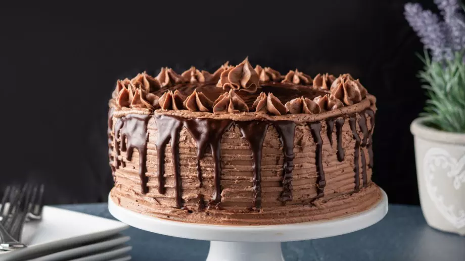 Най-лесният летен десерт: Шоколадова торта с кефир