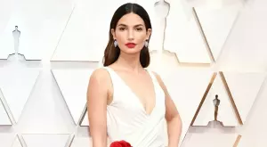 Моделът Лили Олдридж има картина на Владимир Димитров – Майстора (СНИМКА и ВИДЕО)