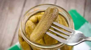 7 тайни на вкусните кисели краставички от нашите баби