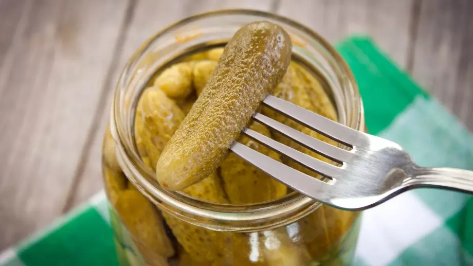 Как да си приготвите вкусни и хрупкави кисели краставички