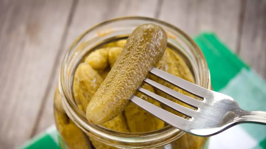 Ето за кои здравословни проблеми трябва да пиете сок от кисели краставички