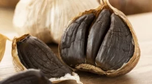 Лечебните свойства на черния чесън (видео)