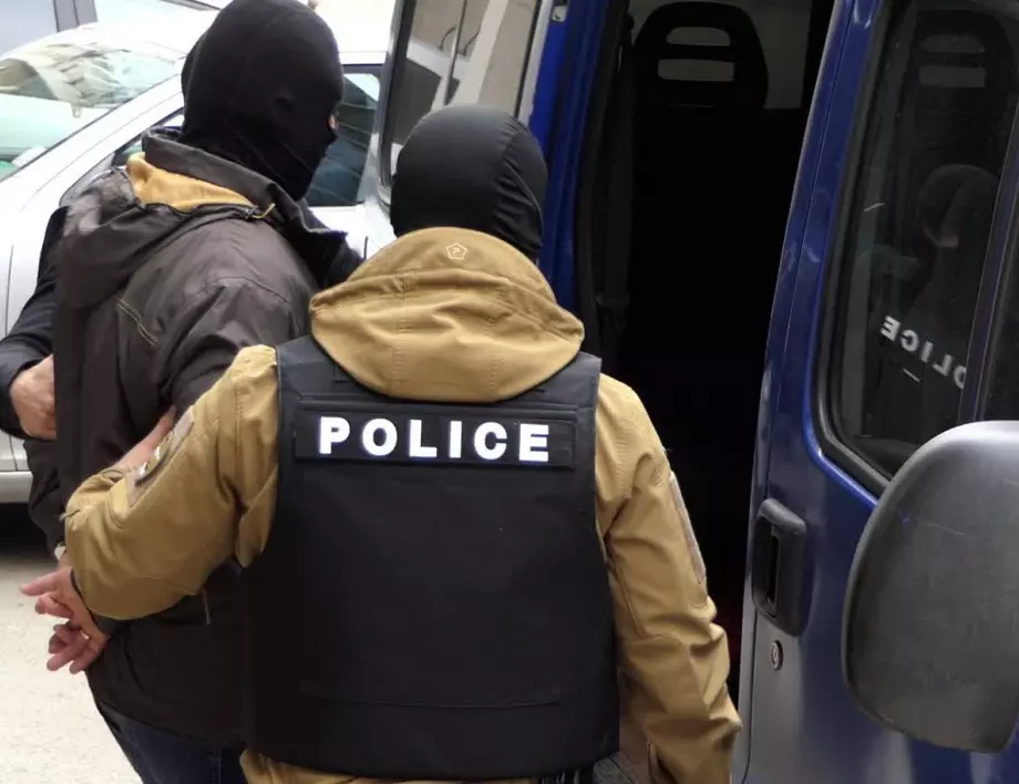 Лицата, задържани за взрива в Истанбул, са влезли законно у нас, един от тях е чужденец с придобито българско гражданство