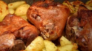 Печени свински джолани с картофи