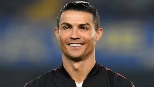 Роналдо дари оборудване на португалските болници