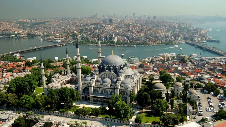 Китайският гигант Xiaomi откри завод за смартфони в Истанбул