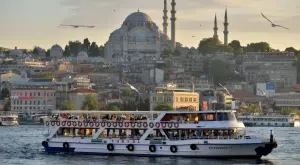 Въпреки санкциите: Турция е все по-гостоприемна за руските туристи