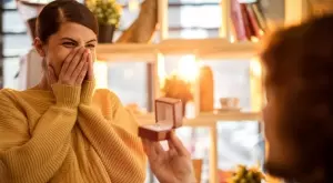 Тези 2 зодии ще се сгодят през май 2023