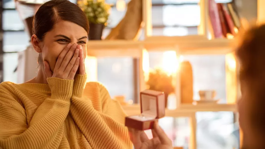 Зодиите, които ще получат предложение за брак през декември