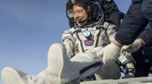 Кристина Кук: Първата жена, която прекара година в Космоса