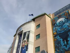 Стадиони в Лондон се превърнаха във ваксинационни пункове
