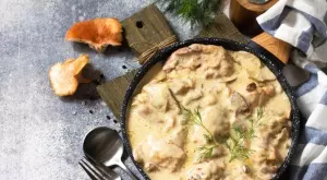 Пиле фрикасе – любимо на малки и големи   