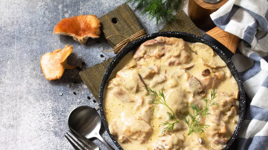 Пиле фрикасе – любимо на малки и големи   