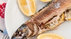 Печена скумрия в сол