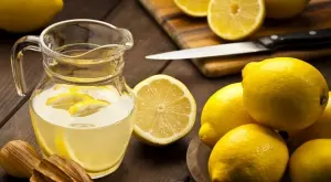 Ползите на водата с лимон са многобройни Ето някои от