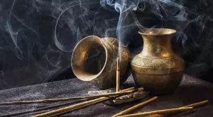 Всичко, което трябва да знаете за прекадяването с тамян у дома