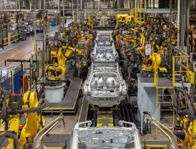Три автомобилни гиганта спират производството до края на март 