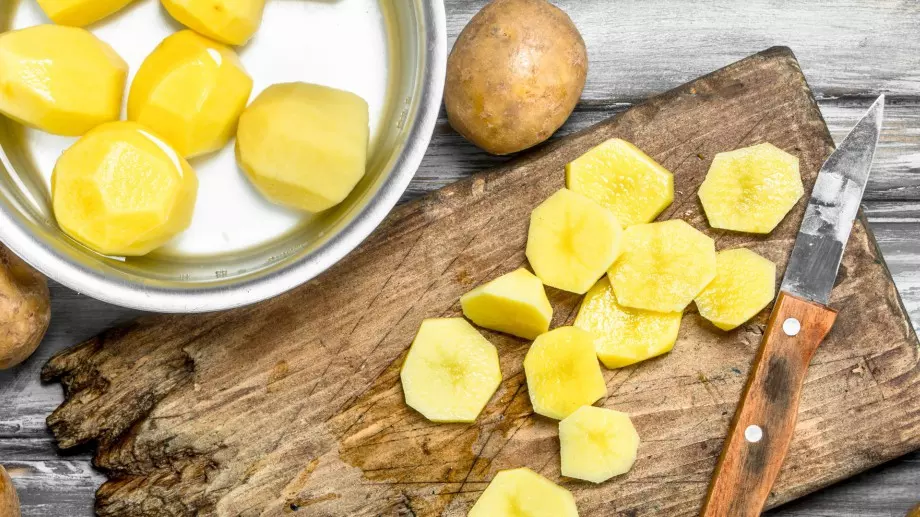 Как е правилно да се режат картофите за супа - дори опитните домакини допускат тази грешка