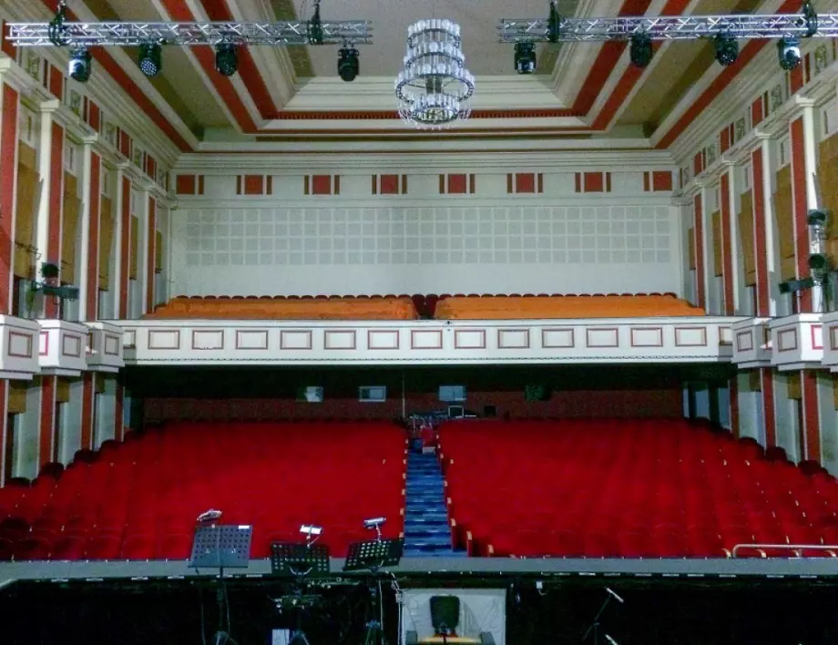 Музикалният театър започва ремонт, докато трае забраната за спектакли