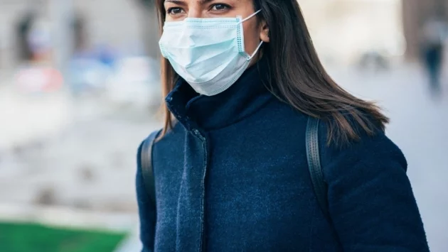 Лекар: Коронавирусът се предава и по пари, дрехи