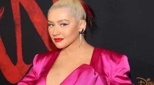 Кристина Агилера изпълнява оригиналната песен към "Мулан" (видео)