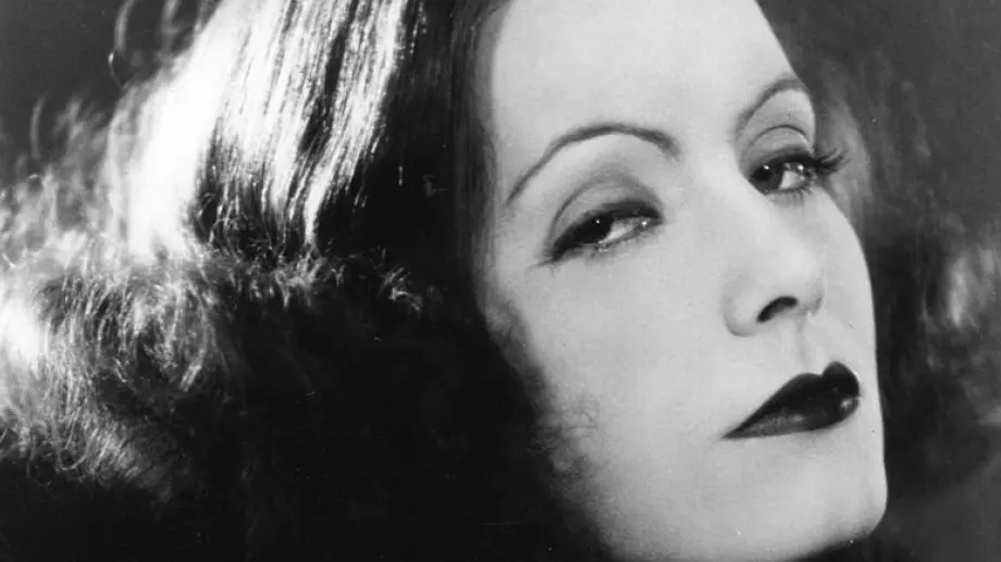 Как се промениха тенденциите в грима през последното столетие (ВИДЕО) 