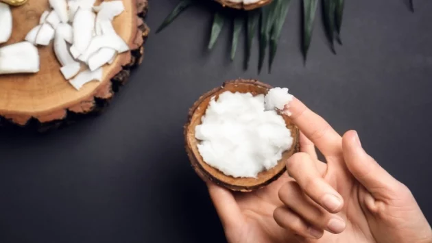 Как да почиствате грим с кокосово масло (видео)