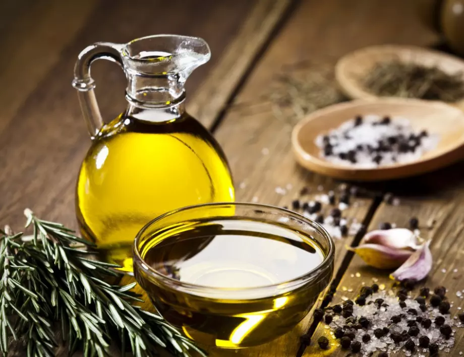 Оливковое масло - хорошее лечебное средство против повышенного давления.