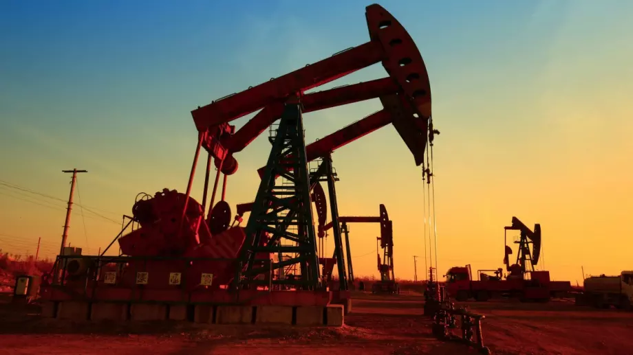 Цените на петрола остават без съществена промяна преди съкращенията на ОПЕК+ 
