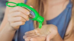 Louis Vuitton ще произвежда безплатно дезинфектант за ръце 