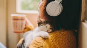 Ето защо котките се гушкат в стопаните си