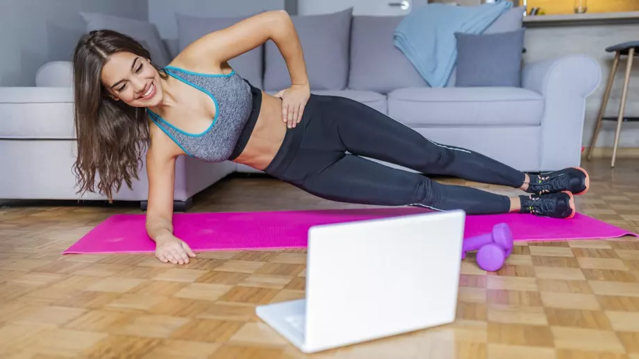 Тази сутрешна гимнастика ще ви даде тонус за целия ден (ВИДЕО)