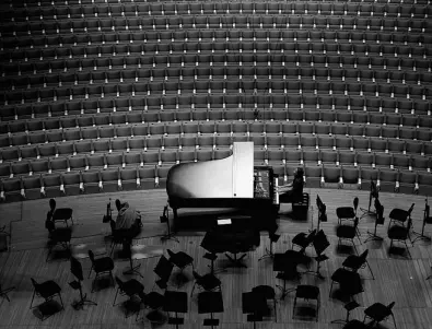 Лондонският симфоничен оркестър изнася първия си концерт