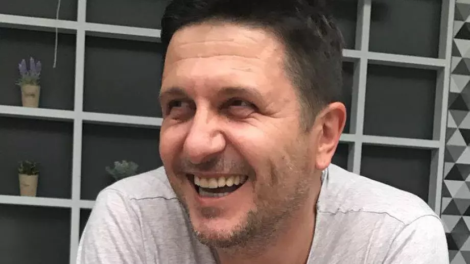 Дъщерята на Асен Блатечки е ослепителна абитуриентка (СНИМКА)