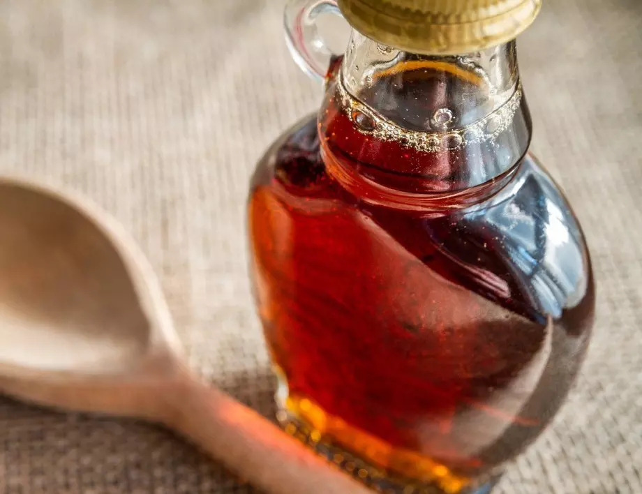 Как да направим вкусен сироп от вишни с мед?