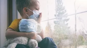 Децата и коронавирусът: Митове и факти
