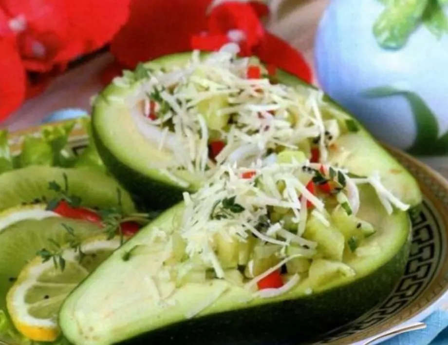 Рецепта на деня: Пълнено авокадо с калмари